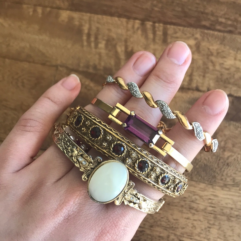 Lot of vintage costume jewelry bracelet